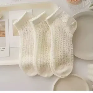 Summer thin breathable mesh white short socks for women, sweet hollow lace ankle design for daily.