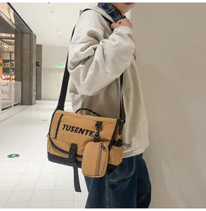 Detalle de bolso bandolera de lona, estilo cruzado casual con pequeño bolsillo para uso diario.