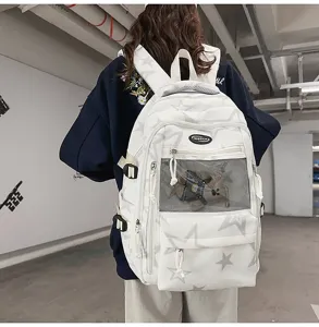Grote capaciteit sterrenpatroon schoolrugzak voor studenten dagelijks reizen gebruik.