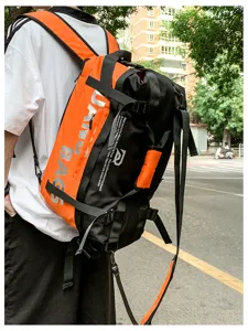 Sac à dos et sac de voyage colorblock multifonctionnel pour le sport et le fitness.