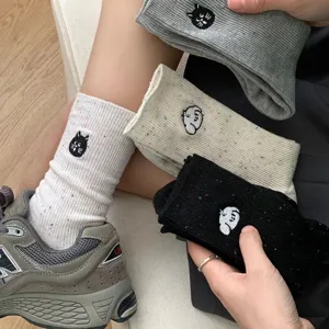 Cute embroidered cat crew socks for women, autumn winter warm casual style casual socks.