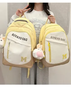 Großer Studenten Schulrucksack mit Farbblock, modischer Rucksack für Alltag mit Plüschhase.