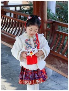 Detailed view of cute knitted lion phone bag, festive children crossbody bag for winter.