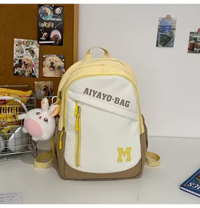Modischer, farblich abgesetzter Schülerrucksack mit großem Volumen für Schule und Freizeit.