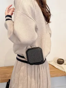 Chic borsa a tracolla mini in rete nera con catena da donna, piccola borsa elegante.
