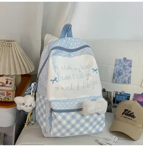Niedlicher japanischer Rucksack für Mädchen im Karomuster mit süßer Stickerei und Stauraum.