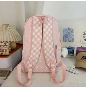 Detailansicht des niedlichen rosa gepunkteten Karorucksacks mit grossem Stauraum fur Schule