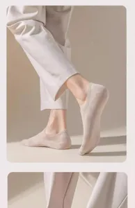 Heren zomer dunne effen ademende onzichtbare bootsokken close-up detailweergave