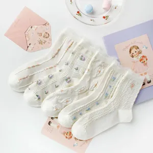Chaussettes mi-hautes blanches pour femme broderie florale mignonne style lolita