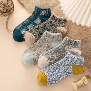 Women's summer palace relief short socks, trendy breathable college style boat socks detail.