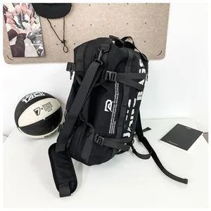 Vue detaillee du sac à dos tactique de fitness sportif multifonctionnel noir.