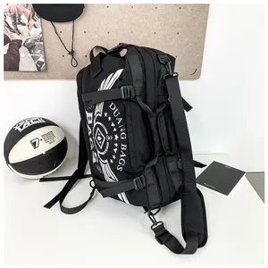 Vue détaillée du sac à dos de sport noir multifonctionnel avec une grande capacité.