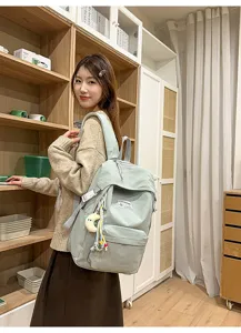 Süßer japanischer Polka-Dot-Schulrucksack für Schüler mit schönem Anhänger und Fronttasche.