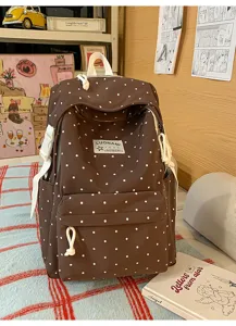 Detailansicht des niedlichen japanischen braunen gepunkteten Rucksacks für Schülerinnen.