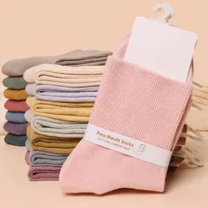 Chaussettes mi-hautes femme en coton peigné double aiguille, souples et confortables automne hiver.