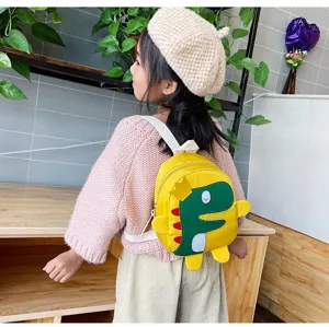 Detailaufnahme des niedlichen Dino-Kinderrucksacks mit tollem Tiermotiv und weichem Stoff.