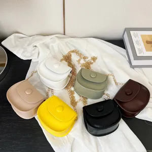 Kinder Mode PVC Einfarbig Umhängetasche Modische Sattelkette Schultertasche Chic Knopfverschluss Mini Münze Zubehör Tasche