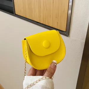 Einfarbige Mode Kinder Kette Umhängetasche Schultertasche mit schickem Knopf Zubehör Tasche