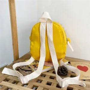 Süßer gelber Kinderrucksack für Kleinkinder, leichter Kindergartenrucksack mit breiten Gurten.