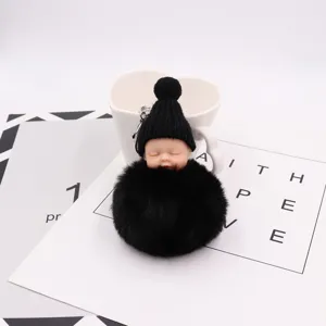 Süßer schlafender Babypuppe Plüsch Bommel Schlüsselanhänger, flauschiger Taschenanhänger.