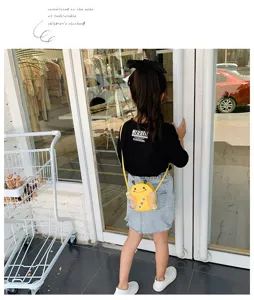 Cute bee kids crossbody bag detail view, trendy Korean style mini shoulder bag for kids.