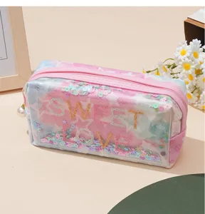 Pastellfarbenes Make-up-Etui mit Sternenmuster, Glitzer und süßen Pailletten für die Aufbewahrung.