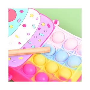 Eiscreme Silikon Pop It Fidget Spielzeug Geldbörse Umhängetasche für Kinder Pastell Farben.