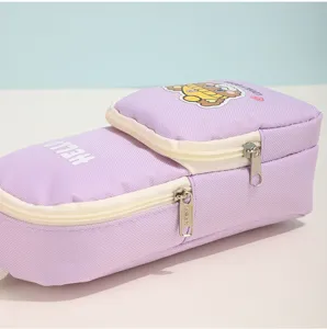 Lindo estuche de lona morada con doble cremallera y gran capacidad para guardar artículos.