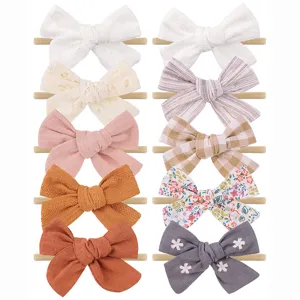 Gedetailleerd overzicht van 10 baby nylon hoofdbanden met diverse strikpatronen