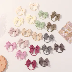 Kleurrijke haarelastiekjes met strikjes van grosgrain lint voor baby's en meisjes