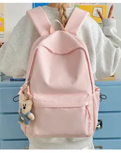 Achteraanzicht van een roze Japanse studentenrugzak met grote capaciteit en hanger