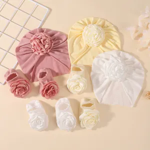 Mignon Ensemble Bonnets et Chaussettes pour Bébé Décoration Florale Bandeau Nouveau-né Tout-petit Accessoires Mignons Quotidiens