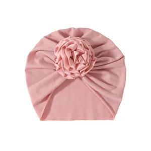 Joli turban rose bébé fleur, bonnet souple et confortable pour nouveau-né et accessoires photo.