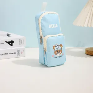 Estuche de lona azul claro de doble capa con parche de osito y gran capacidad de almacenamiento