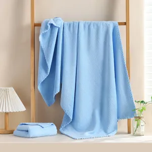 Solid color soft coral fleece bath towel, absorbent and quick-drying home shower towel.