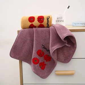Asciugamano in pile di corallo ispessito con ricamo di pomodoro carino per bagno