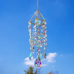 Attrape-soleil en cristal avec cadre géométrique doré pour décoration extérieure