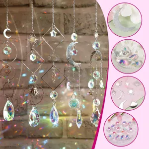 Dettaglio del kit acchiappasole fai-da-te da 228 pezzi con cristalli e ciondoli a luna d'argento.