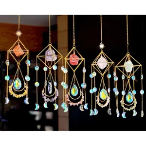 Set di 5 acchiappasole in cristallo dorato con prismi aurora e pietre naturali