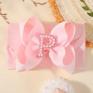Bandeau bébé rose avec grand nœud et lettre P en strass et perles, style bonbon
