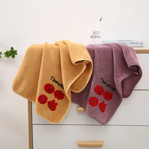 Asciugamano per il viso in pile corallo spesso con ricamo di pomodoro, morbido e molto assorbente.