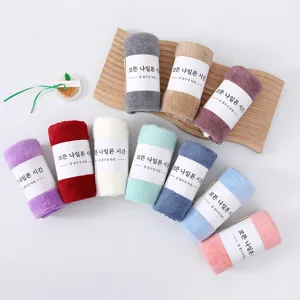 Kleurrijke koraal fleece opgerolde handdoeken set met papieren band snel drogend