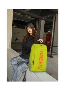 Großer hellgrüner Sport-Fitness-Rucksack für den Außenbereich im Lifestyle-Ambiente