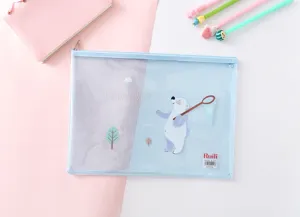 Vista dettagliata della borsa documenti in rete A4, custodia zip in PVC con grazioso orso