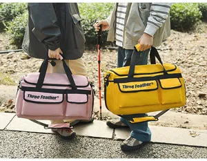 Große Reise-Sporttaschen in Pink und Gelb für Outdoor-Aktivitäten in Wanderumgebung