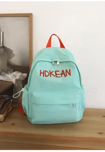 Vue détaillée du sac à dos scolaire vert menthe avec broderie HDKEAN orange vive