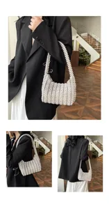 Elegante handgefertigte Unterarmtasche mit weißen Perlen für Damen im koreanischen Stil.