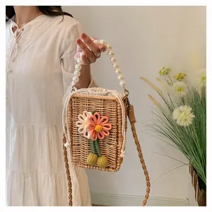 Élégant sac carré en rotin tissé à la main avec poignée en perles et fleurs roses