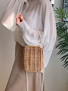 Élégant sac carré en osier tressé à la main avec une chaîne de perles luxueuse