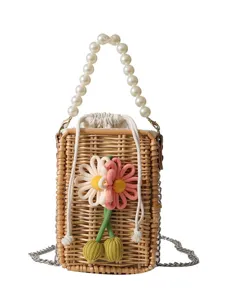 Sac carré en paille tissée à la mode avec fleurs et élégante poignée en chaîne de perles